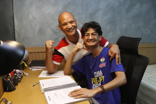 
          Imagem ilustrativa da imagem "Foi bem pesado, mas valeu a pena", diz aluna que ficou em 1º lugar no Ifes
          