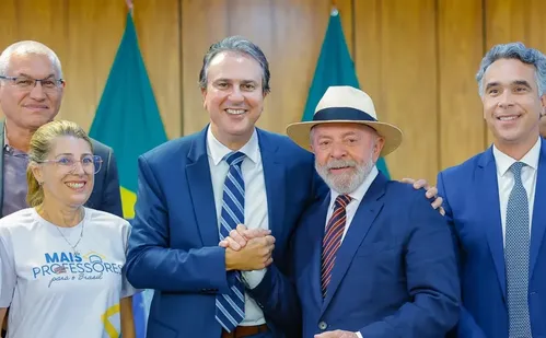 
          Imagem ilustrativa da imagem Governo cria bolsa de R$ 1.050 para estudantes de licenciatura
          