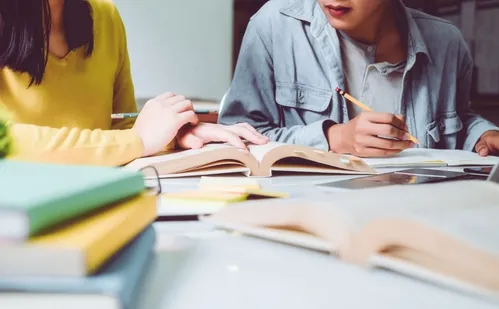 
          Imagem ilustrativa da imagem 30 mil vagas em supletivo para ter diploma mais rápido
          