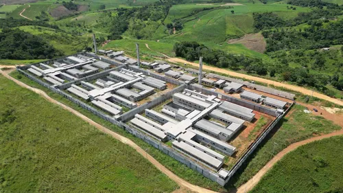 
          Imagem ilustrativa da imagem Governo vai concluir obras do presídio de Araçoiaba que estava inacabado
          