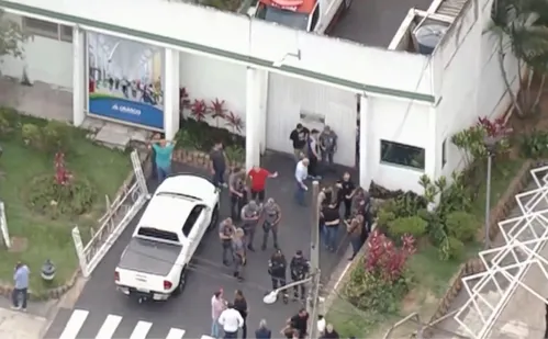 
          Imagem ilustrativa da imagem Morre secretário de segurança baleado dentro da Prefeitura de Osasco
          