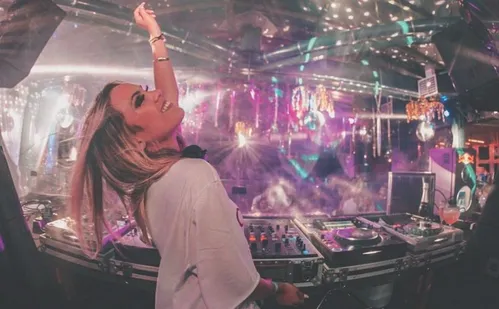 
          Imagem ilustrativa da imagem Guia com as atrações para curtir o Réveillon nas praias
          