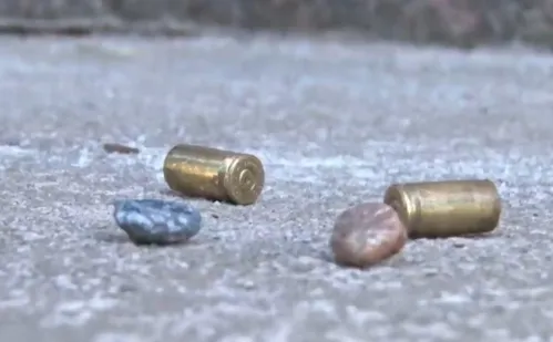 
          Imagem ilustrativa da imagem Homem é baleado em bar durante ataque de criminosos em Vila Velha
          