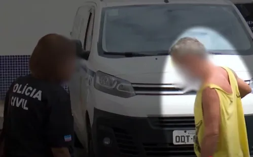 
          Imagem ilustrativa da imagem Homem é preso após agredir idoso no banheiro de terminal em Vila Velha
          