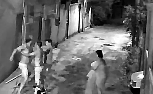 
          Imagem ilustrativa da imagem Homem é preso após tentar matar vizinho em Cariacica
          