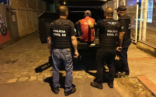 
          Imagem ilustrativa da imagem Homem é preso suspeito de estuprar e provocar morte de mulher em Guaçuí
          