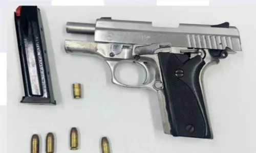 
          Imagem ilustrativa da imagem Homem se fere ao disparar arma contra a própria genitália em Olinda
          