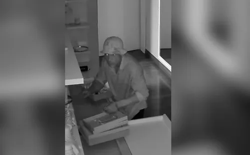 
          Imagem ilustrativa da imagem Homem tentou invadir minimercado antes de arrombar joalheria em Vitória
          