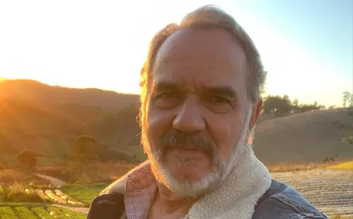 
          Imagem ilustrativa da imagem Humberto Martins faz harmonização facial. Veja o resultado
          