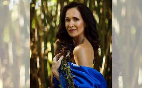 
          Imagem ilustrativa da imagem Ingra Lyberato lança livro sobre o amor verdadeiro
          