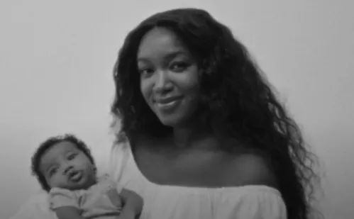 
          Imagem ilustrativa da imagem Iza lança clipe de 'Como Posso Amar Assim?' e mostra rosto da filha pela 1ª vez
          