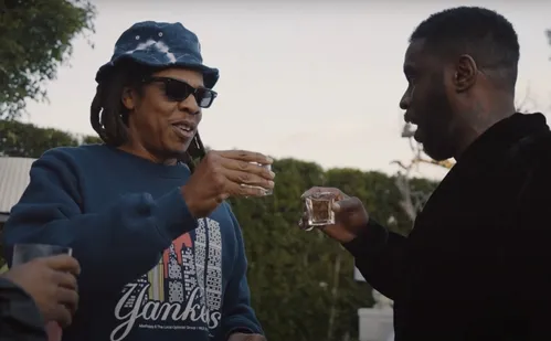 
          Imagem ilustrativa da imagem Jay-Z é alvo de denúncia anônima que o acusa de estuprar menina com Diddy
          