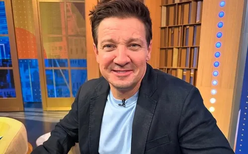 
          Imagem ilustrativa da imagem Jeremy Renner detalha recuperação após quebrar 38 ossos: 'grande adversidade'
          