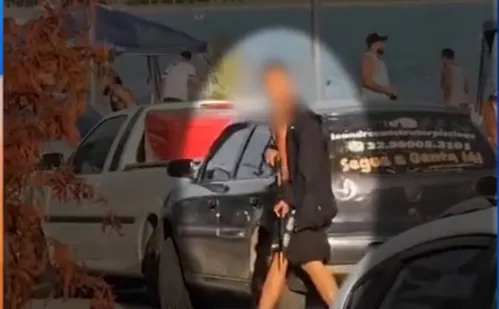 
          Imagem ilustrativa da imagem Jovem é flagrado desfilando com espingarda em Piúma
          