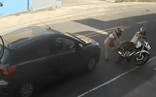 
          Imagem ilustrativa da imagem Jovem morre após namorado empinar moto e provocar acidente em Cariacica
          