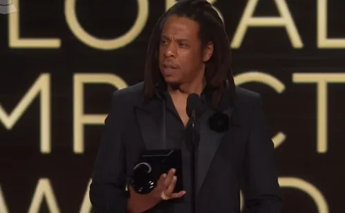 
          Imagem ilustrativa da imagem Justiça nega pedido de Jay-Z para arquivar acusação de estupro contra menor
          