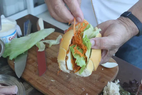 
          Imagem ilustrativa da imagem Lanche para as férias: sanduíche de pão de sal com pasta de sardinha
          