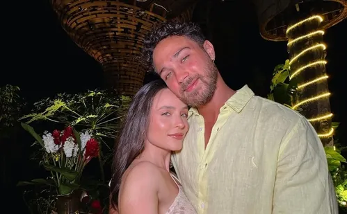 
          Imagem ilustrativa da imagem Larissa Manoela e André Luiz Frambach se casam pela 3º vez
          