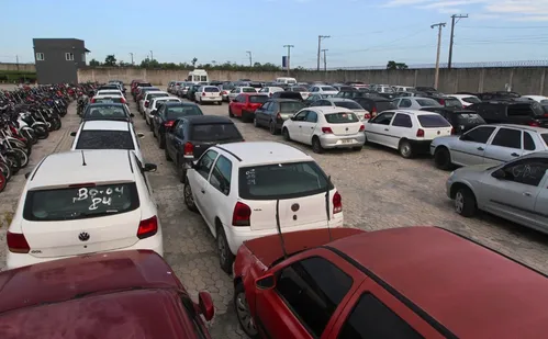 
          Imagem ilustrativa da imagem Leilão tem 266 carros com lances a partir de R$ 1.100
          