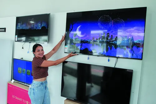 
          Imagem ilustrativa da imagem Leitores de A Tribuna na torcida por TV gigante
          