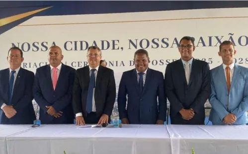 
          Imagem ilustrativa da imagem Lelo é reeleito para presidir a Câmara de Cariacica com 18 de 19 votos
          