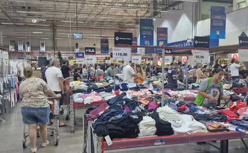 
          Imagem ilustrativa da imagem Lojas esticam até amanhã os descontos
          