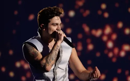 
          Imagem ilustrativa da imagem Luan Santana pretende diminuir ritmo de shows depois do nascimento da filha
          