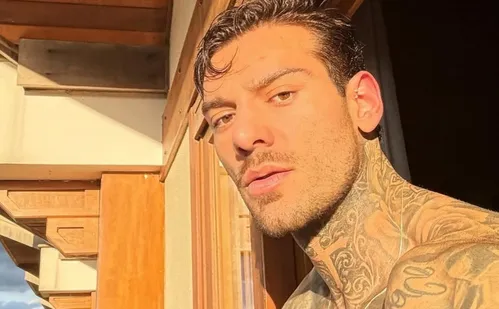 
          Imagem ilustrativa da imagem Lucas Lucco publica vídeo íntimo e diz que foi sem querer: 'Mostrei demais'
          