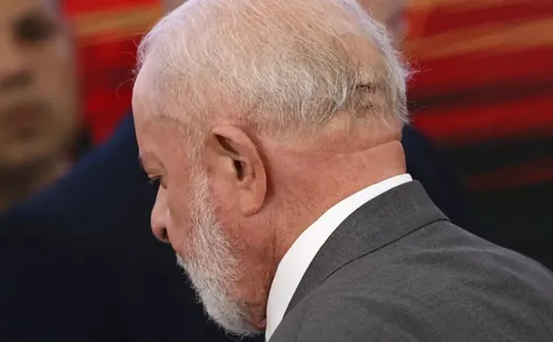 
          Imagem ilustrativa da imagem Lula está lúcido, orientado e conversando, diz boletim médico sobre presidente
          