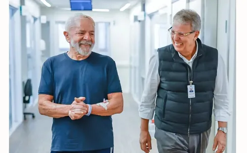 
          Imagem ilustrativa da imagem Lula recebe alta hospitalar e ficará de repouso em São Paulo até quinta
          
