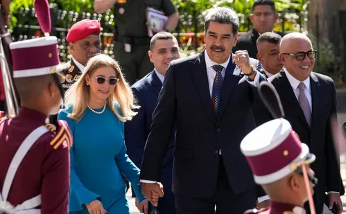 
          Imagem ilustrativa da imagem Maduro toma posse para 3º mandato como presidente, após eleições contestadas
          