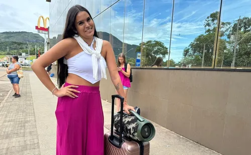 
          Imagem ilustrativa da imagem Mais de mil ônibus com turistas chegam a Guarapari
          