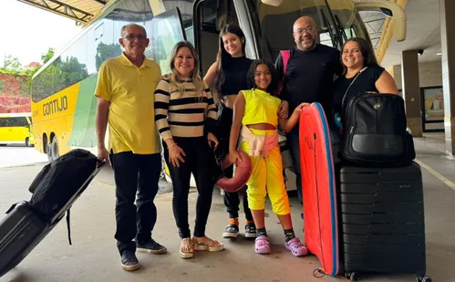 
          Imagem ilustrativa da imagem Mais de mil ônibus com turistas chegam a Guarapari
          