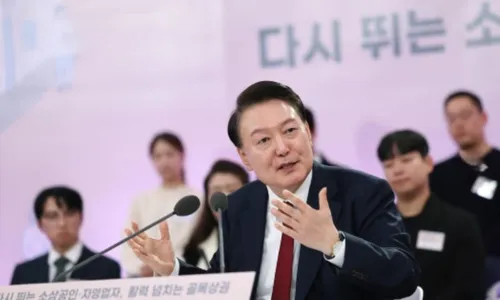 
          Imagem ilustrativa da imagem Mandado de prisão expedido para presidente deposto da Coreia do Sul Yoon Suk-yeol
          