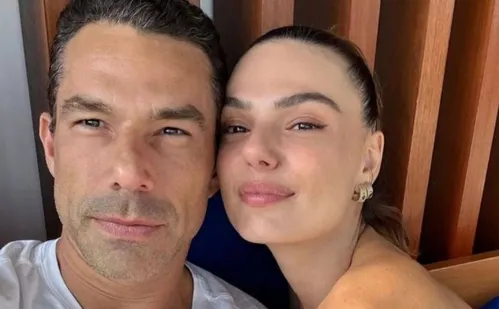 
          Imagem ilustrativa da imagem Marcus Buaiz e Isis Valverde se casam em cerimônia íntima na véspera de Natal
          