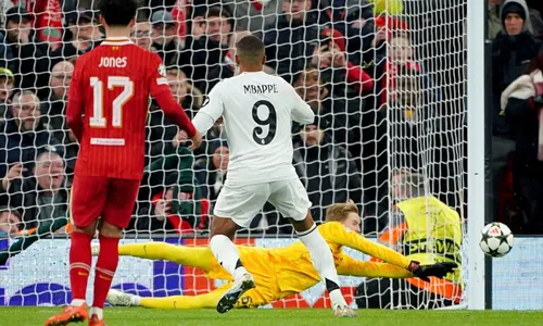 
          Imagem ilustrativa da imagem Mbappé fracassa na ausência de brasileiros e Real perde do Liverpool na Champions
          