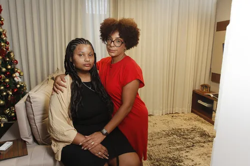 
          Imagem ilustrativa da imagem Médicos alertam para risco de  pomada  em tranças
          