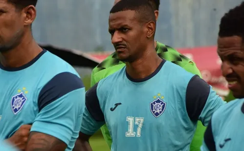 
          Imagem ilustrativa da imagem Meia do Vitória está ansioso pela estreia: 'Me dedicando ao máximo'
          