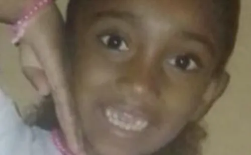 
          Imagem ilustrativa da imagem Menina de 8 anos quase infarta após ser picada por escorpião no Norte do ES
          