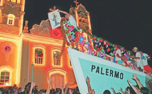 
          Imagem ilustrativa da imagem Missas, congo e tradição na Festa de São Benedito
          