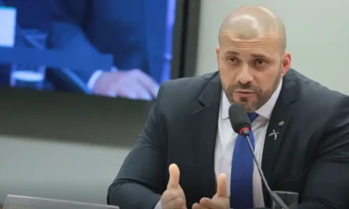 
          Imagem ilustrativa da imagem Moraes mantém prisão de Daniel Silveira após violação de medidas restritivas
          