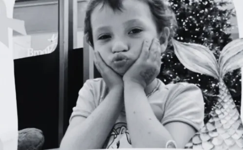 
          Imagem ilustrativa da imagem Morre menina capixaba que lutava contra câncer nos EUA
          