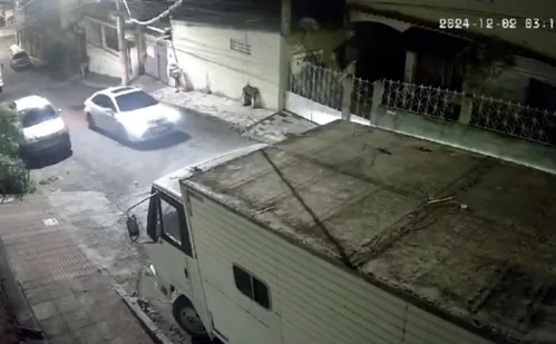 
          Imagem ilustrativa da imagem Motorista de aplicativo é baleado na cabeça em Cariacica
          