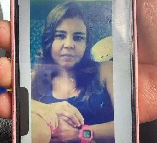 
          Imagem ilustrativa da imagem Mulher morre eletrocutada em casa em pleno dia do aniversário de 51 anos dela
          