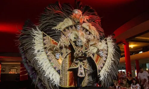 
          Imagem ilustrativa da imagem O brilho eterno: Bal Masqué celebra 75 anos de história e magia em Pernambuco
          