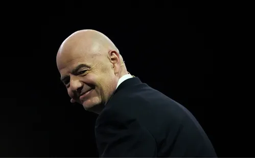 
          Imagem ilustrativa da imagem O que explica sul-americanos como sedes só de três jogos da Copa 2030
          