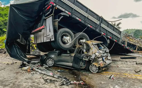
          Imagem ilustrativa da imagem O que já se sabe sobre o acidente com 41 mortos na BR-116 em Minas Gerais
          