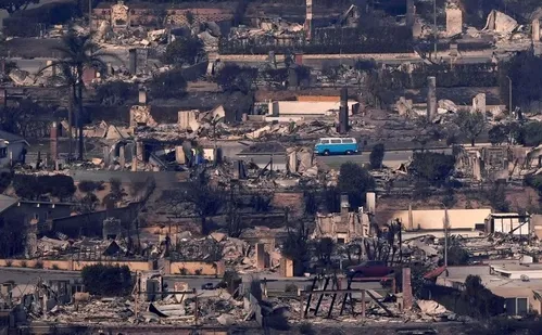 
          Imagem ilustrativa da imagem Oscar adia anúncio de indicados devido a incêndios na Califórnia
          