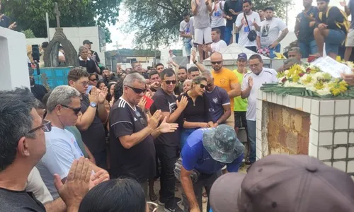 
          Imagem ilustrativa da imagem “PM está preso e deve ser expulso”, garante secretário de Defesa Social do estado
          