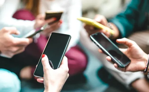 
          Imagem ilustrativa da imagem Pacotes de TV, celular e internet podem ter reajuste no meio do contrato
          